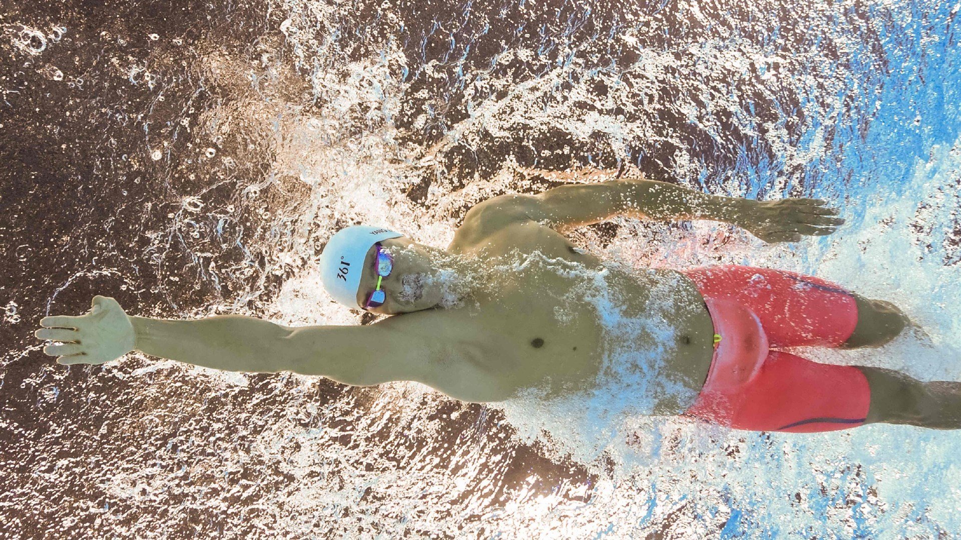 “儿童攀岩色块任务赛” 必须依序踩指定颜色点