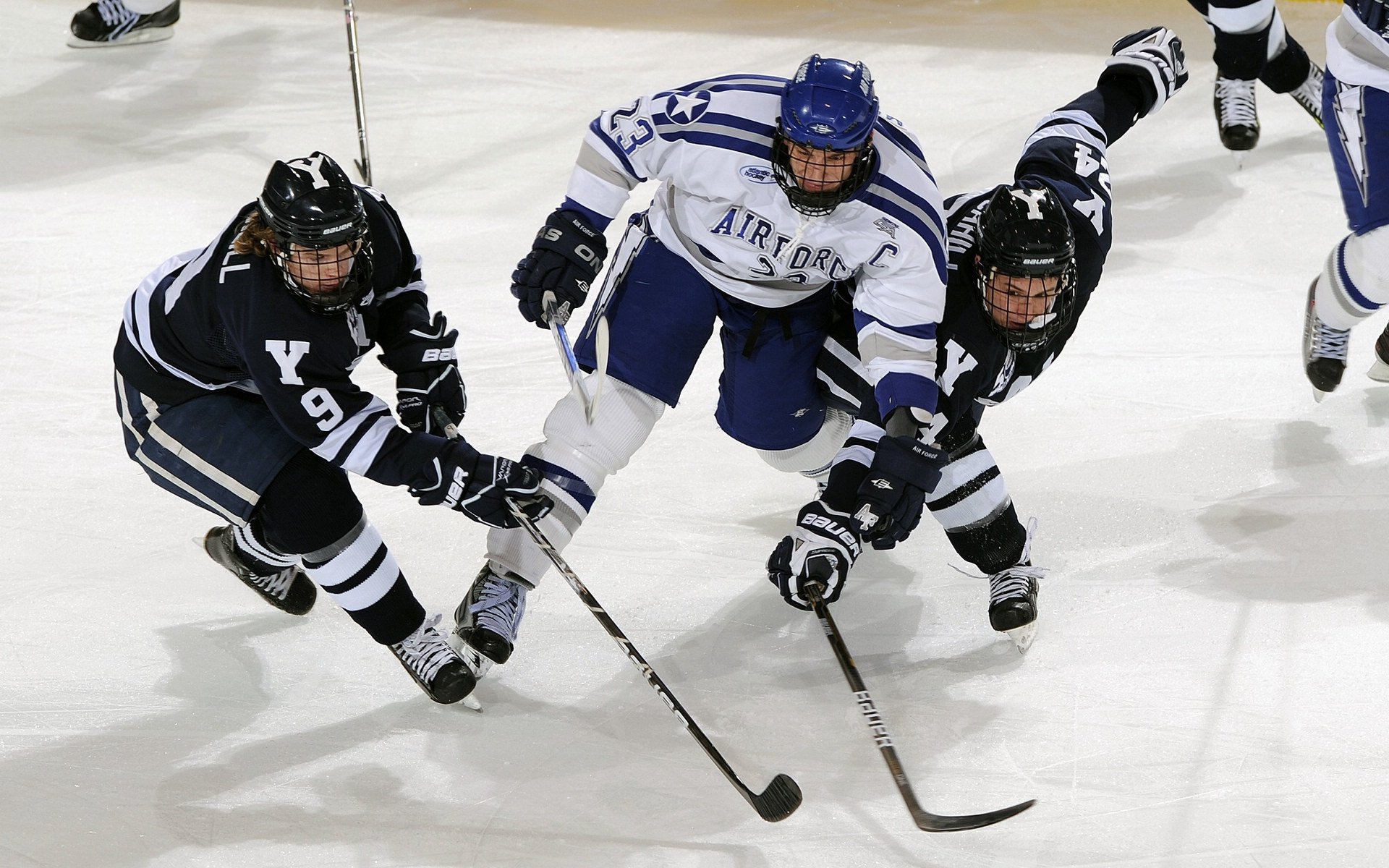 欧冠冷门夜：曼联两度领先被逆转 小组垫底出线告急